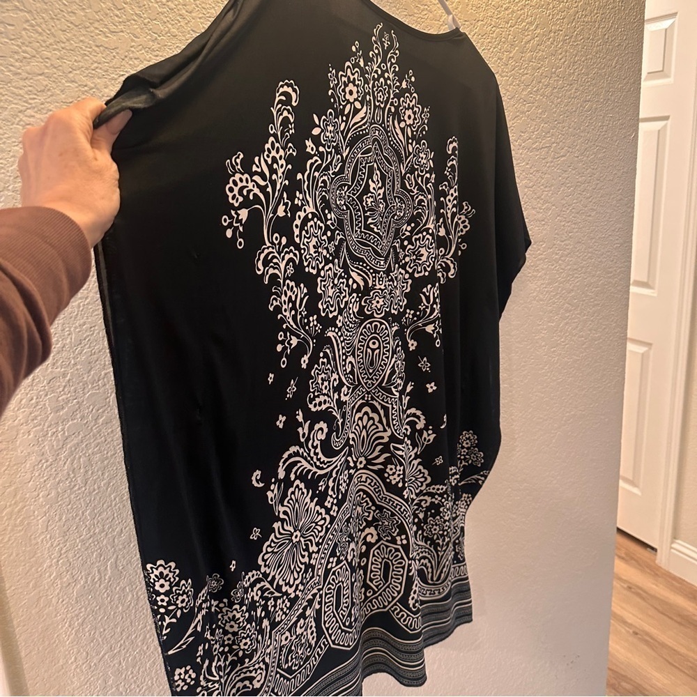 Woman’s 1X Black & White Boho Print Sheer Tunic Top Flowy Oversized Blouse Layer - Picture 6 of 10